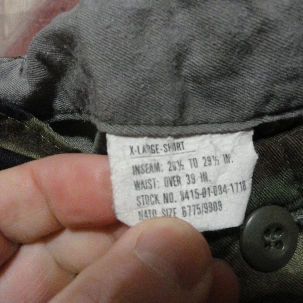 Woodland Camo cargo pants, Military vintage, EUC~Button front~reenforced…